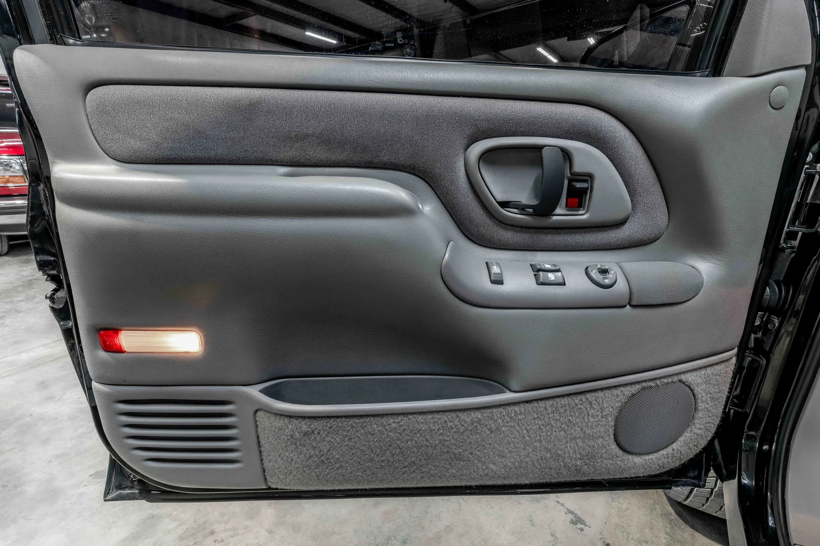 1996-GMC-Yukon-Black-521711-44.jpg